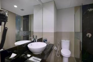 Koupelna v ubytování Hotel Neo+ Kebayoran Jakarta