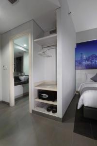 Postel nebo postele na pokoji v ubytování Hotel Neo+ Kebayoran Jakarta