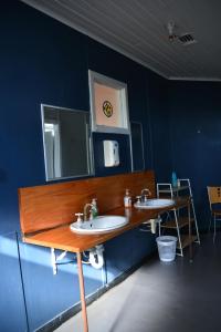 a bathroom with two sinks and a mirror at Geraldton Backpackers in Geraldton