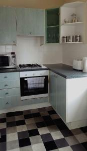 Kuchyň nebo kuchyňský kout v ubytování Dumfries Central apartment