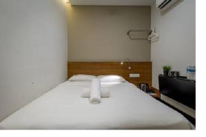 Postel nebo postele na pokoji v ubytování MAX Hotel Subang Jaya
