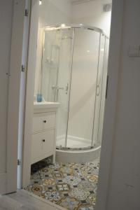 Koupelna v ubytování MiłoTu - Apartament Marszałkowski