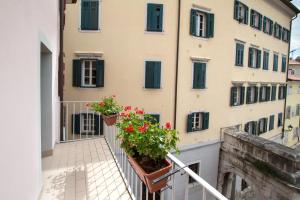 a balcony with flowers on the side of a building at Hotel All'Arco in Trieste