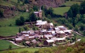 an aerial view of a house on a hill at La Buhardilla De Isavarre in Isavarre