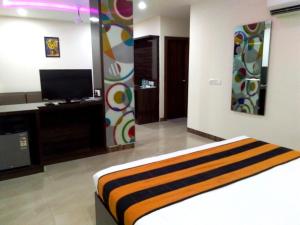 Postel nebo postele na pokoji v ubytování Hotel Karan Vilas