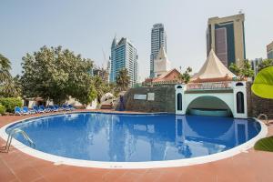 Bazén v ubytování Marbella Resort nebo v jeho okolí
