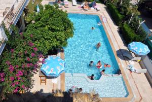 Bazén v ubytování Tuncer Garden Hotel nebo v jeho okolí