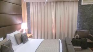 Postel nebo postele na pokoji v ubytování Udman Hotel Panchshila Park