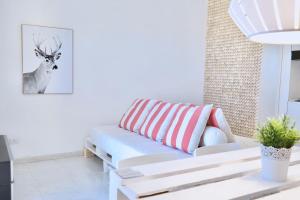 a living room with a couch and a painting of a deer at Villa Alba in Acitrezza