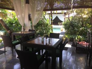 Ein Garten an der Unterkunft Nike Villas