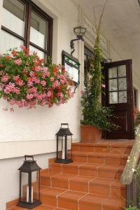 A garden outside Gasthof-Pension zur Klause