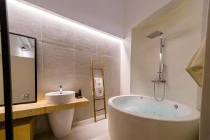 A bathroom at Villa Myrto Még 37 kép
