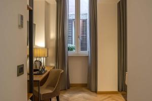 TV a/nebo společenská místnost v ubytování Navona Essence Hotel