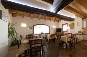 En restaurang eller annat matställe på Agriturismo Residence Caporale