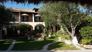 a large house with a tree in front of it at Castello Bellos studios in Keri