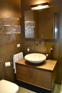 A bathroom at Carducci 2 - Charming & Cozy Apartment Még 17 kép