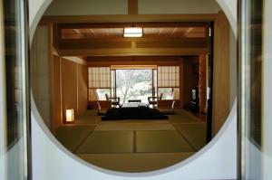 Posezení v ubytování 高野山 宿坊 不動院 -Koyasan Shukubo Fudoin- + 37 fotografií
