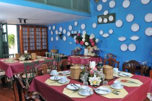 A restaurant or other place to eat at Malpais Trece