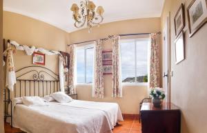 A bed or beds in a room at Malpais Trece