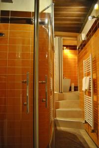 Kylpyhuone majoituspaikassa Appartamento i Fabbri