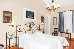 A bed or beds in a room at Malpais Trece Még 32 kép