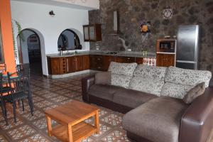 A kitchen or kitchenette at Holiday Home El Brezal