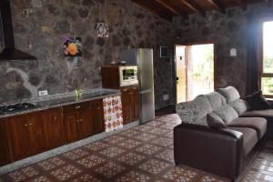A kitchen or kitchenette at Holiday Home El Brezal