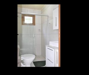 a bathroom with a toilet and a sink and a shower at Hospedagem Encanto da Serra Rural in Cambara do Sul +24 photos