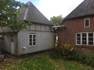 an old brick house with a garage at Rosenlund Bed & Breakfast in Skovsgårde