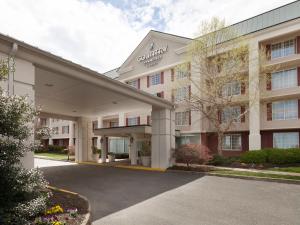 a rendering of the front of a hospital building at Country Inn & Suites by Radisson, Fredericksburg South I-95 , VA in Fredericksburg