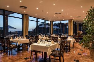 מסעדה או מקום אחר לאכול בו ב-Casa León Royal Retreat