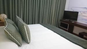TV a/nebo společenská místnost v ubytování Hotel + Arte