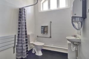 Phòng tắm tại Jailhouse Accommodation