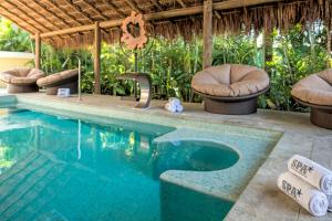 Bazén v ubytování Iberostar Waves Quetzal - All Inclusive nebo v jeho okolí