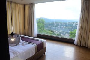 Postel nebo postele na pokoji v ubytování W Residence Kandy