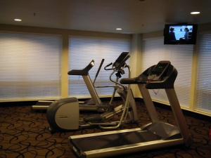 Fitness centrum a/nebo fitness zařízení v ubytování Aspen Suites Hotel Juneau