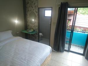 Ein Bett oder Betten in einem Zimmer der Unterkunft Thapae Gate Lodge
