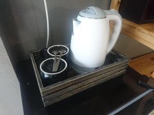 Kaffee-/Teezubehör in der Unterkunft Thapae Gate Lodge