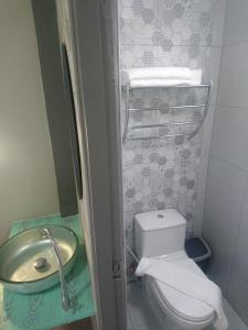 Ein Badezimmer in der Unterkunft Thapae Gate Lodge