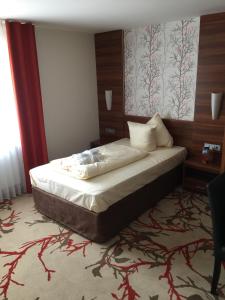 Postel nebo postele na pokoji v ubytování Wellnesshotel Schönblick