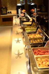 a buffet line with many different types of food at Jinjiang Inn Beijing Tongzhou Beiyuan Subway Station in Tongzhou