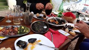 Makanan di atau berdekatan apartmen