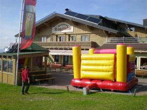 Zábavný večerný program pre hostí v ubytovaní Gasthof Kogelalm