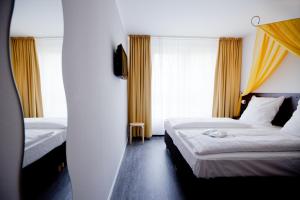 เตียงในห้องที่ Hotel Kiez Pension Berlin