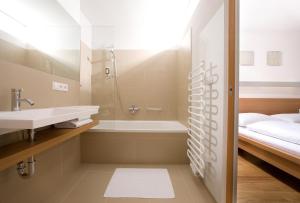Koupelna v ubytování Hotel Manggei Designhotel Obertauern