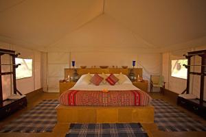 SUJÁN The Serai Jaisalmerにあるベッド