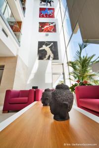 a statue of a head sitting on a table in a room at Eureka Palace Hotel Spa Resort in Cassibile