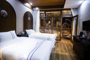Postel nebo postele na pokoji v ubytování Wang Jiang Reclusive Boutique Inn