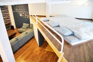 Llit o llits en una habitació de Kurashiki Base Inarimachi