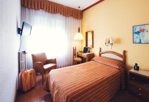 Posteľ alebo postele v izbe v ubytovaní Hotel Miramar Badalona
